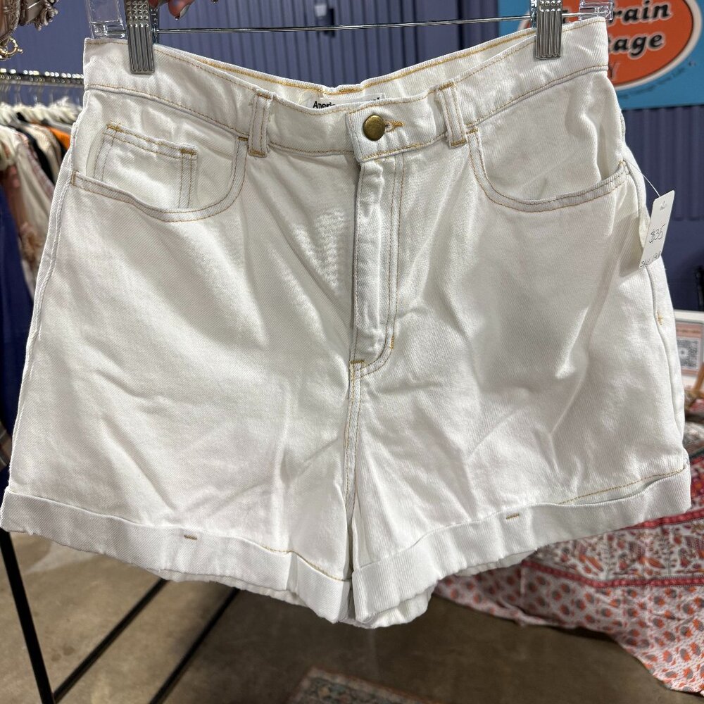 American Apparel Cream High-Rise Shorts – Size 4 – Made in USA